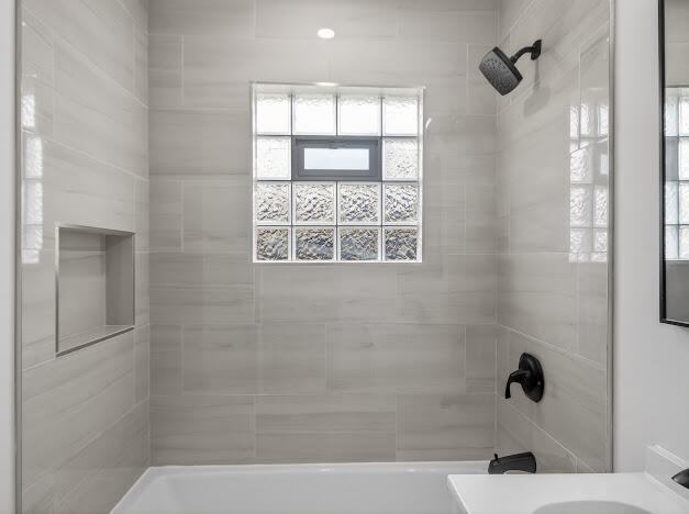 3955 North 79th Street Milwaukee, WI 53222 - Photo 21 of 31 Bathroom