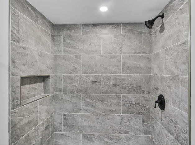 3955 North 79th Street Milwaukee, WI 53222 - Photo 26 of 31 Rec Shower