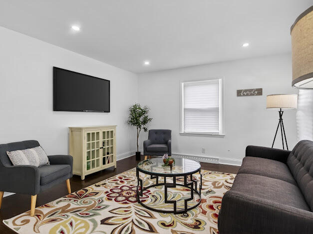 3955 North 79th Street Milwaukee, WI 53222 - Photo 5 of 31 Living Room