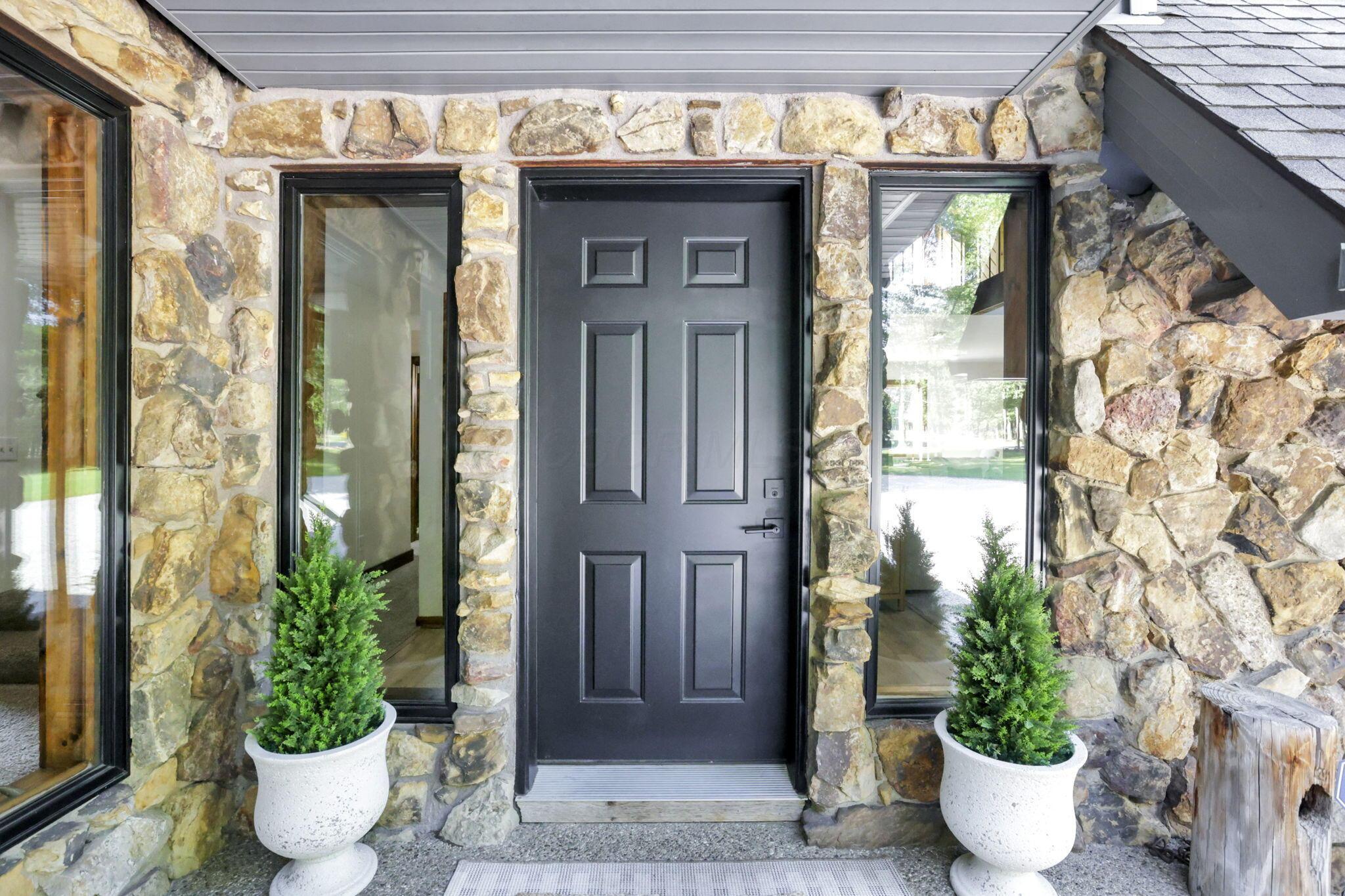 10944 Wilson Road Utica, OH 43080 - Photo 4 of 81 Front Entrance