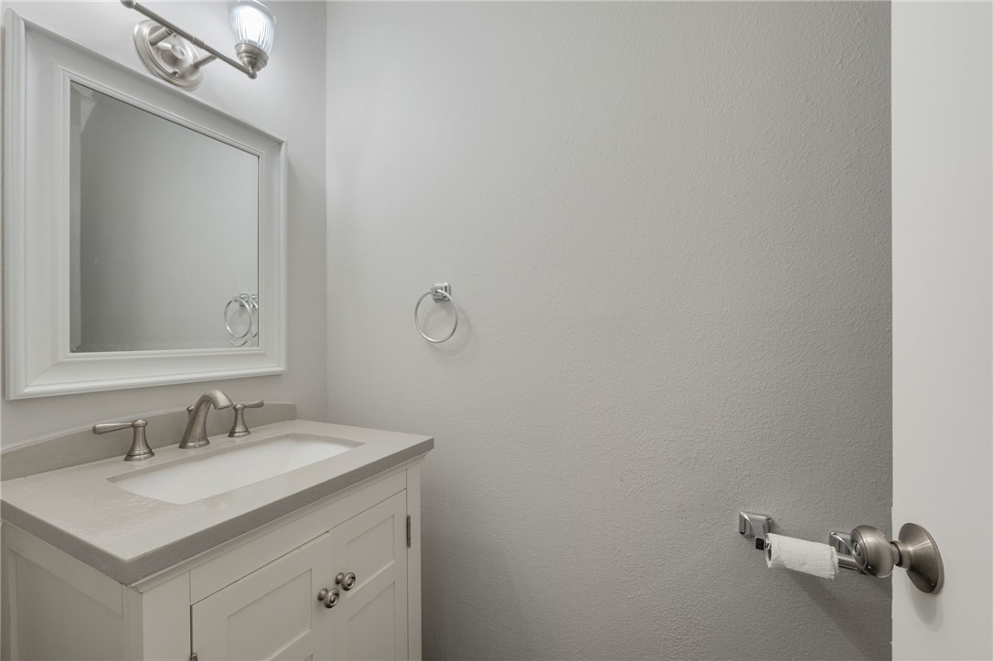 4441 Old College Road, Unit 7202 Bryan, TX 77801 - Photo 9 of 12 Half bath