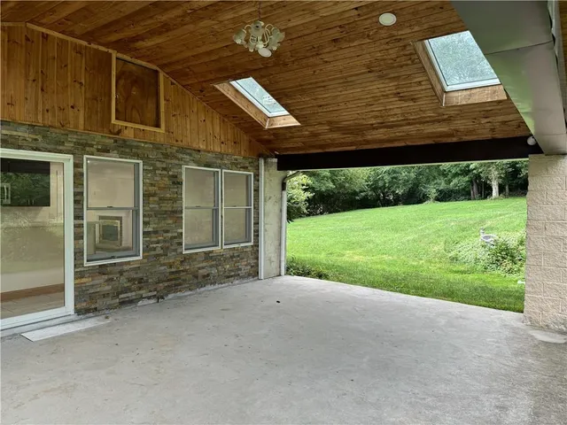 a view of a house with backyard