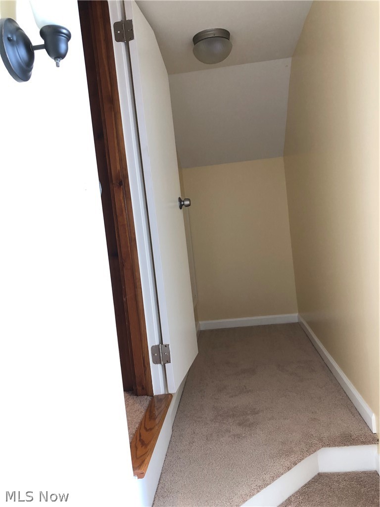 1582 Lander Road Cleveland, OH 44124 - Photo 23 of 32