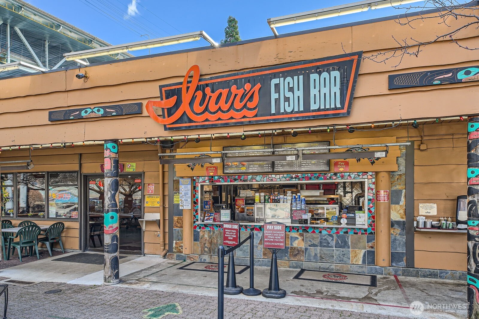 2309 North Northlake Way, Unit 5 Seattle, WA 98103 - Photo 30 of 39 a view of street with shops