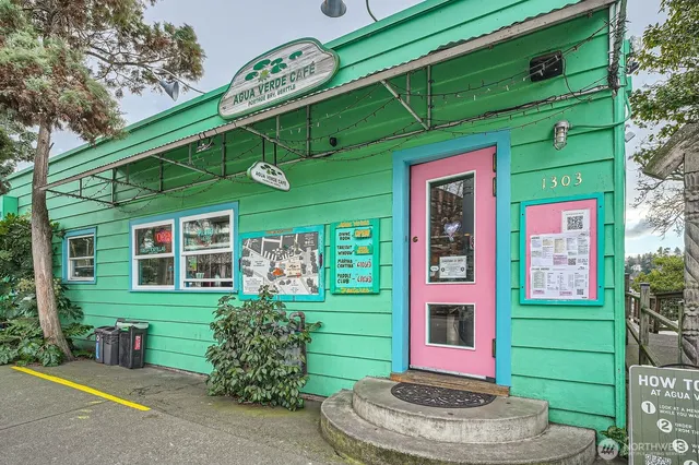 $449,000 | 2309 North Northlake Way, Unit 5, Seattle, WA 98103