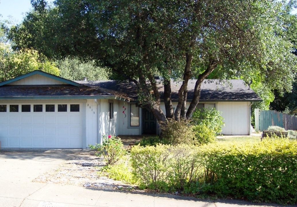 2013 South Ridge Drive Redding, CA 96003 - Photo 1 of 11 Front View