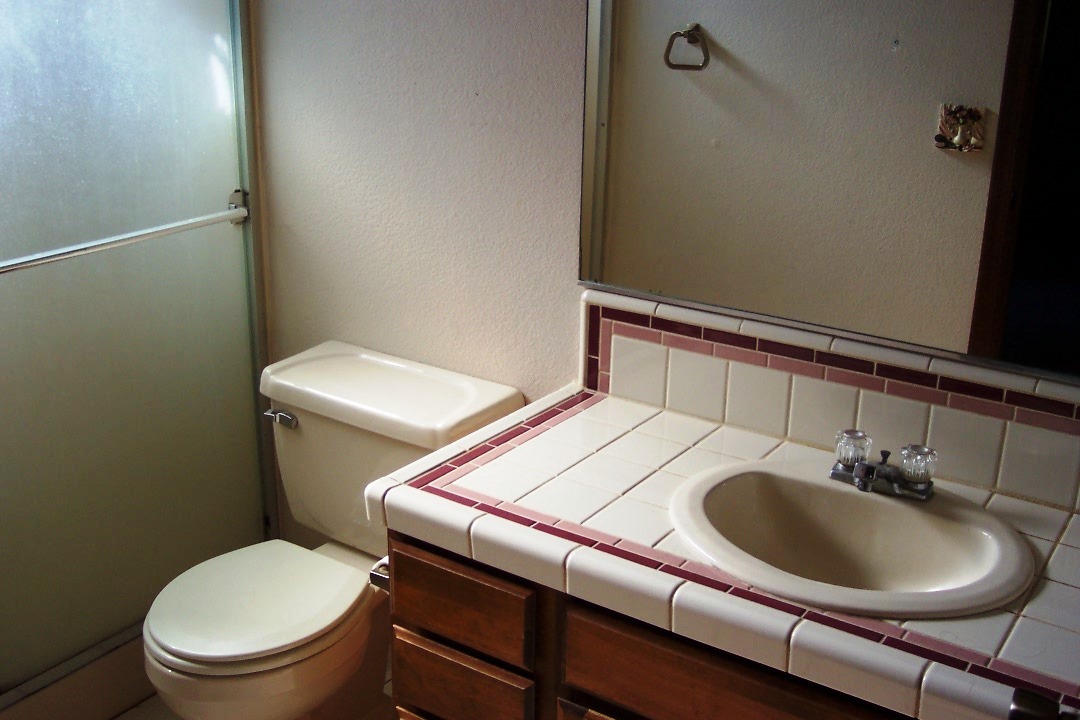 2013 South Ridge Drive Redding, CA 96003 - Photo 11 of 11 Master Bath