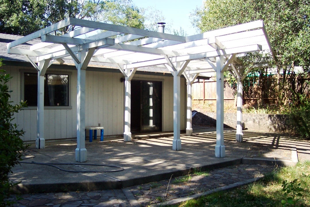 2013 South Ridge Drive Redding, CA 96003 - Photo 3 of 11 Back Patio
