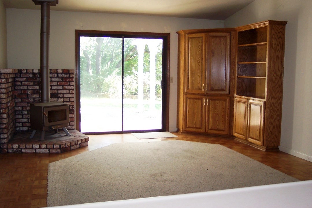 2013 South Ridge Drive Redding, CA 96003 - Photo 6 of 11 Built-in Entertainment Center