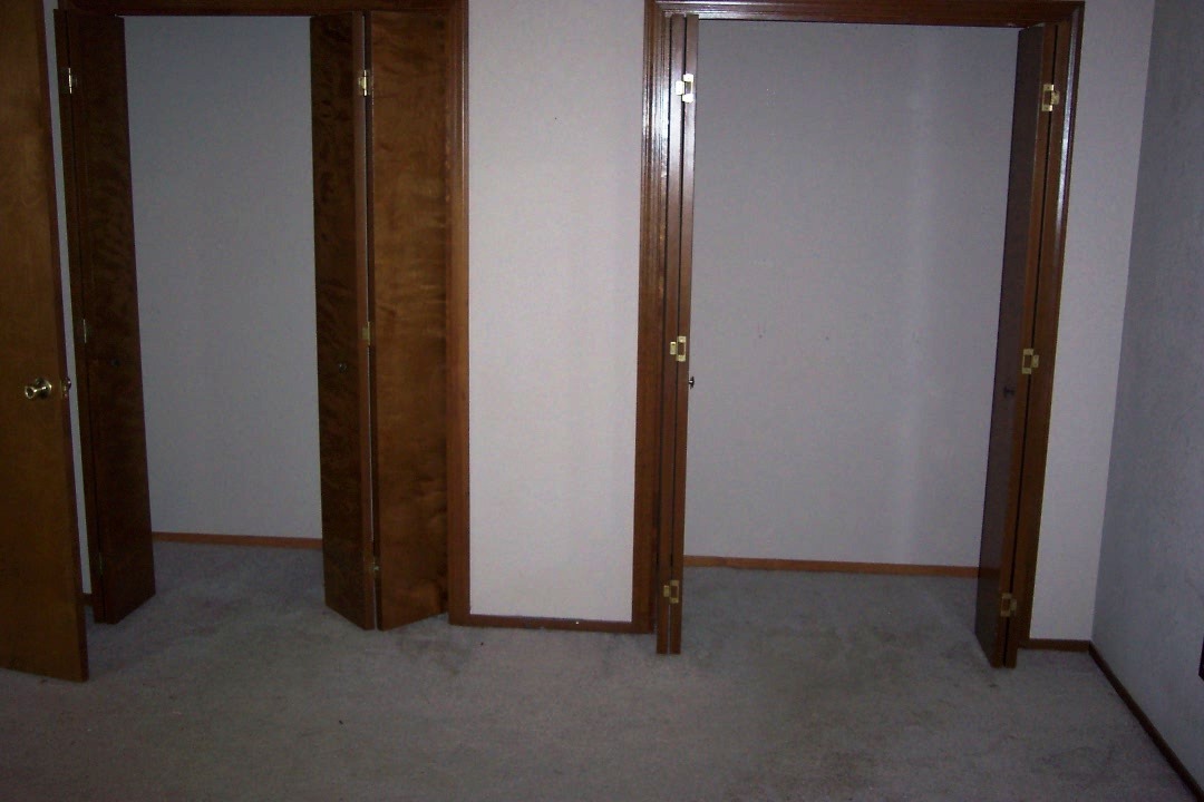 2013 South Ridge Drive Redding, CA 96003 - Photo 10 of 11 Master Closets