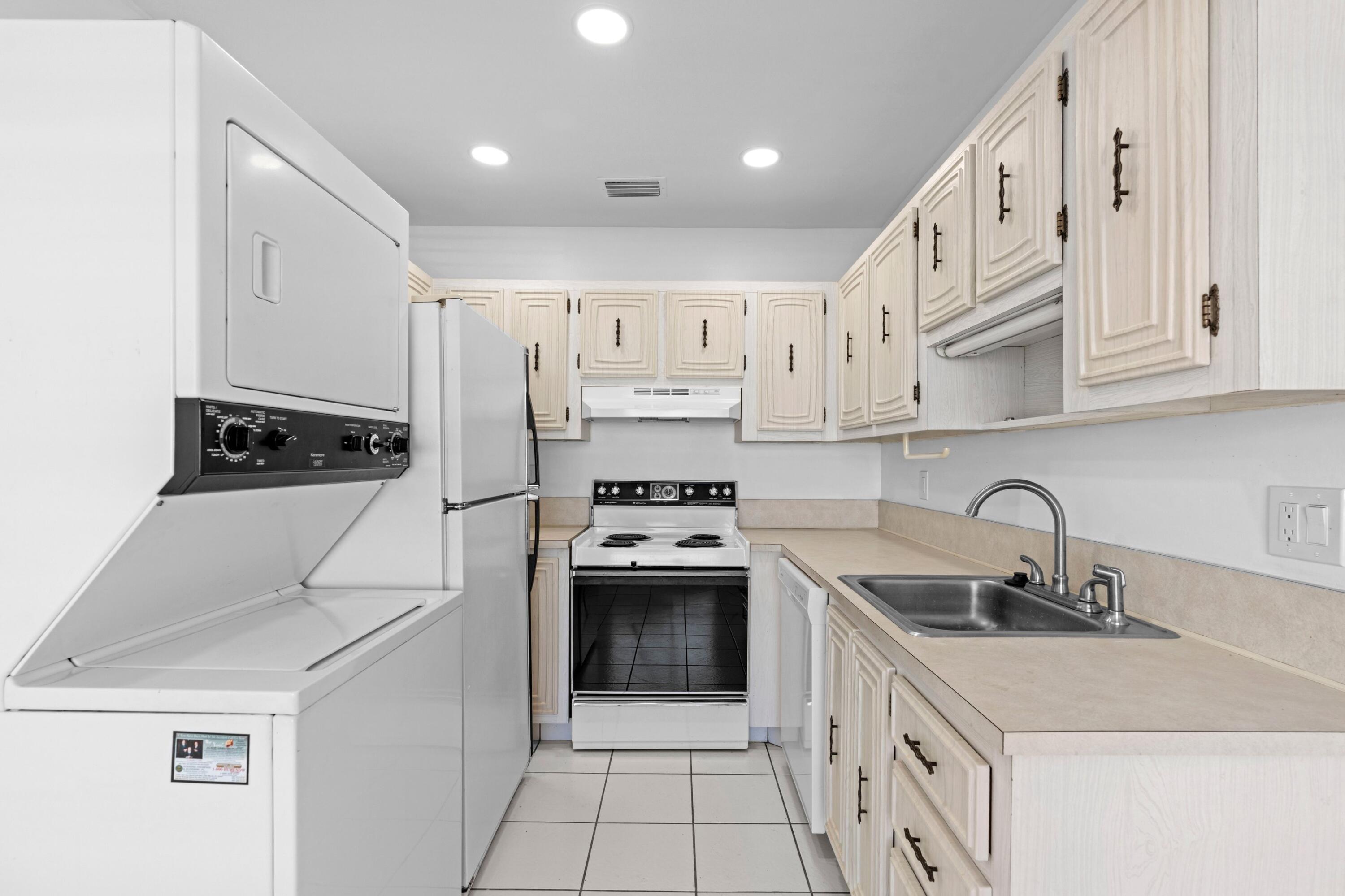 8616 Chevy Chase Drive Boca Raton, FL 33433 - Photo 8 of 42 Kitchen