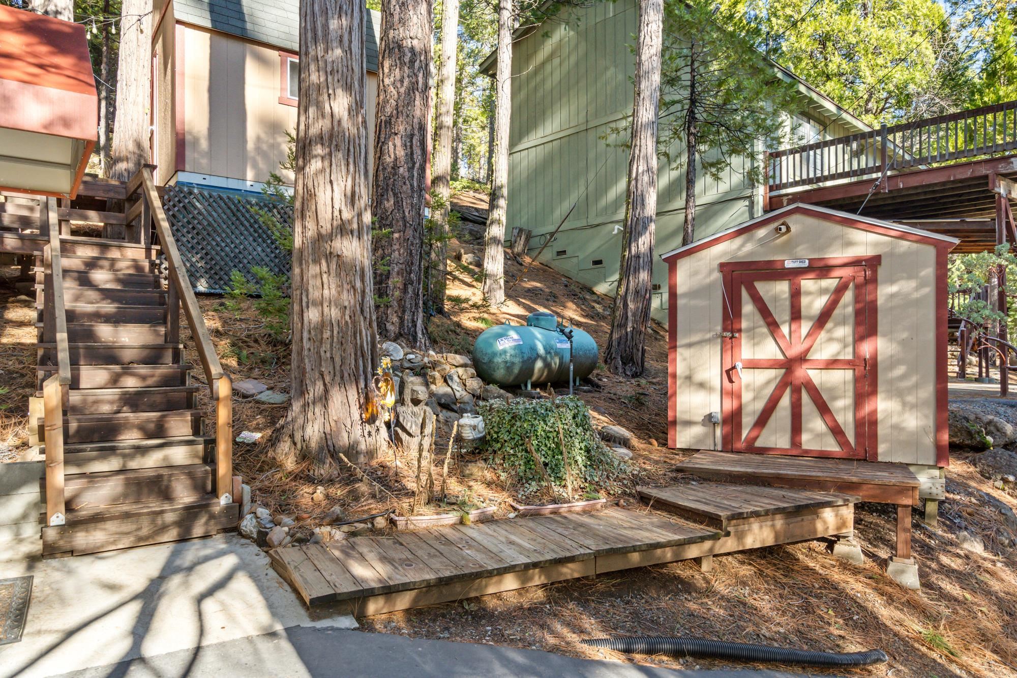 25482 Rebekah Road Long Barn, CA 95335 - Photo 28 of 42 a view of a backyard