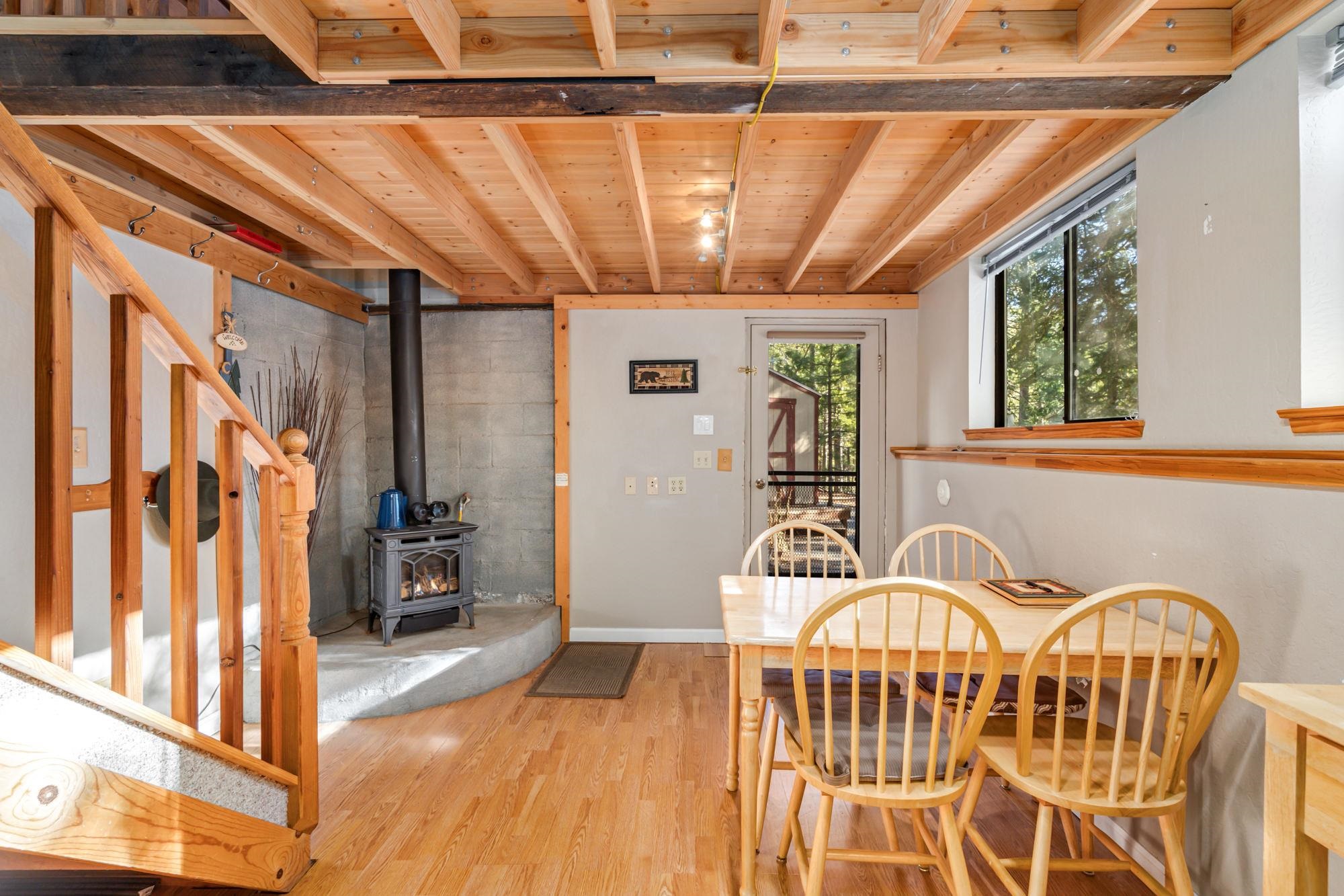 25482 Rebekah Road Long Barn, CA 95335 - Photo 8 of 42 a view of entryway with a couch