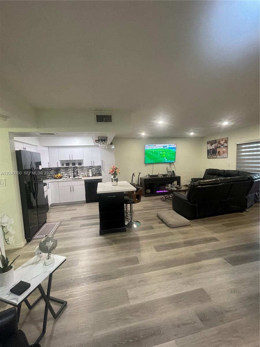 6945 West 2nd Way Hialeah, FL 33014 - Photo 5 of 25