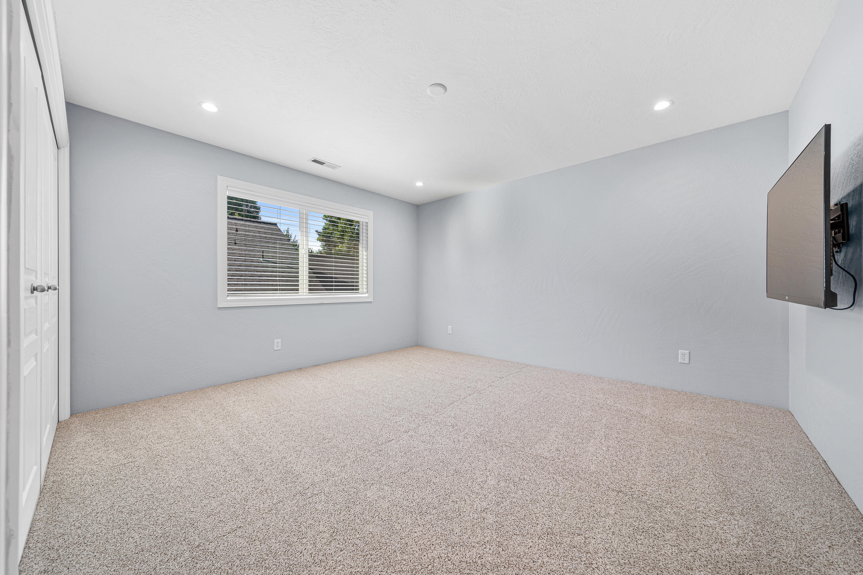 1019 Rustler Peak Street Central Point, OR 97502 - Photo 14 of 34 6
