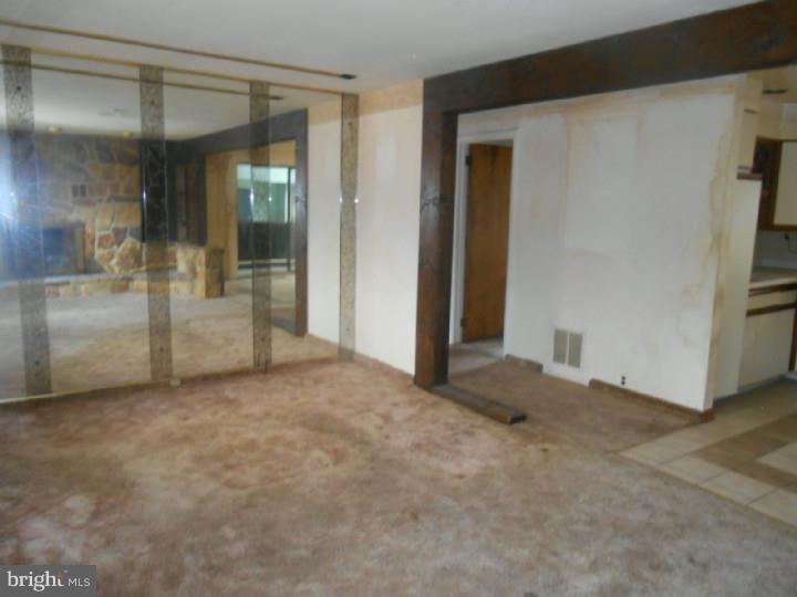76 Kelly Driver Road Clementon, NJ 08021 - Photo 3 of 14