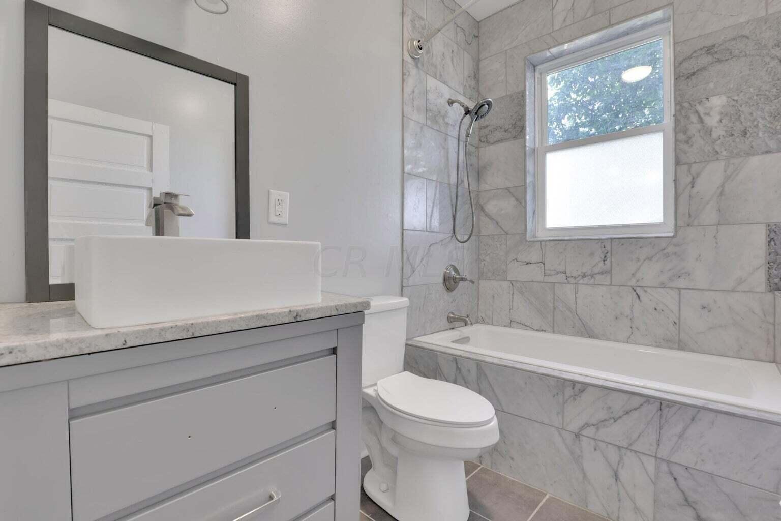 1126 Bryden Road, Unit 28 Columbus, OH 43205 - Photo 10 of 12 1126brydenbathroom2