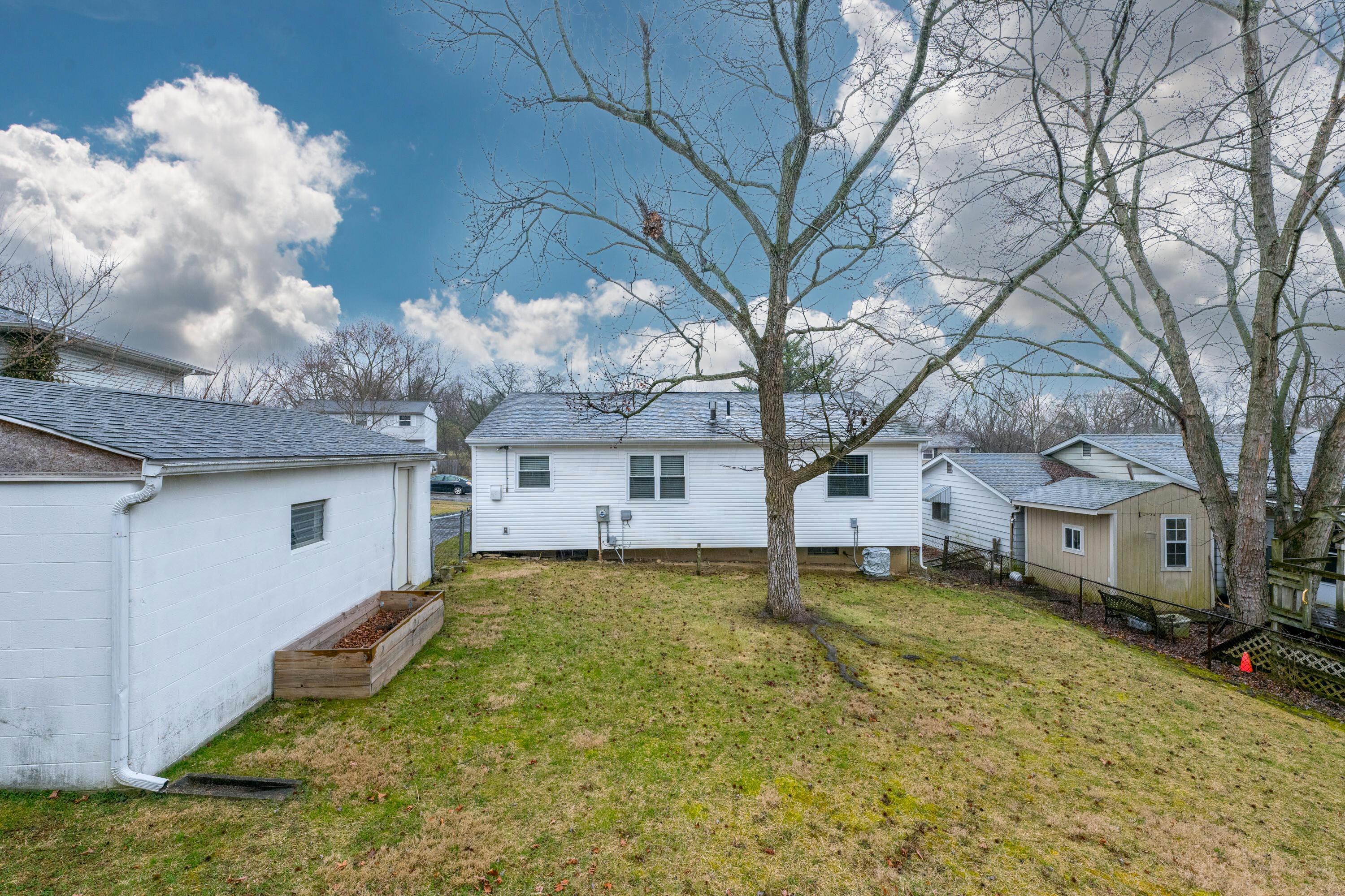 1557 Fall Brook Road Columbus, OH 43223 - Photo 39 of 42 048P1762474-edit