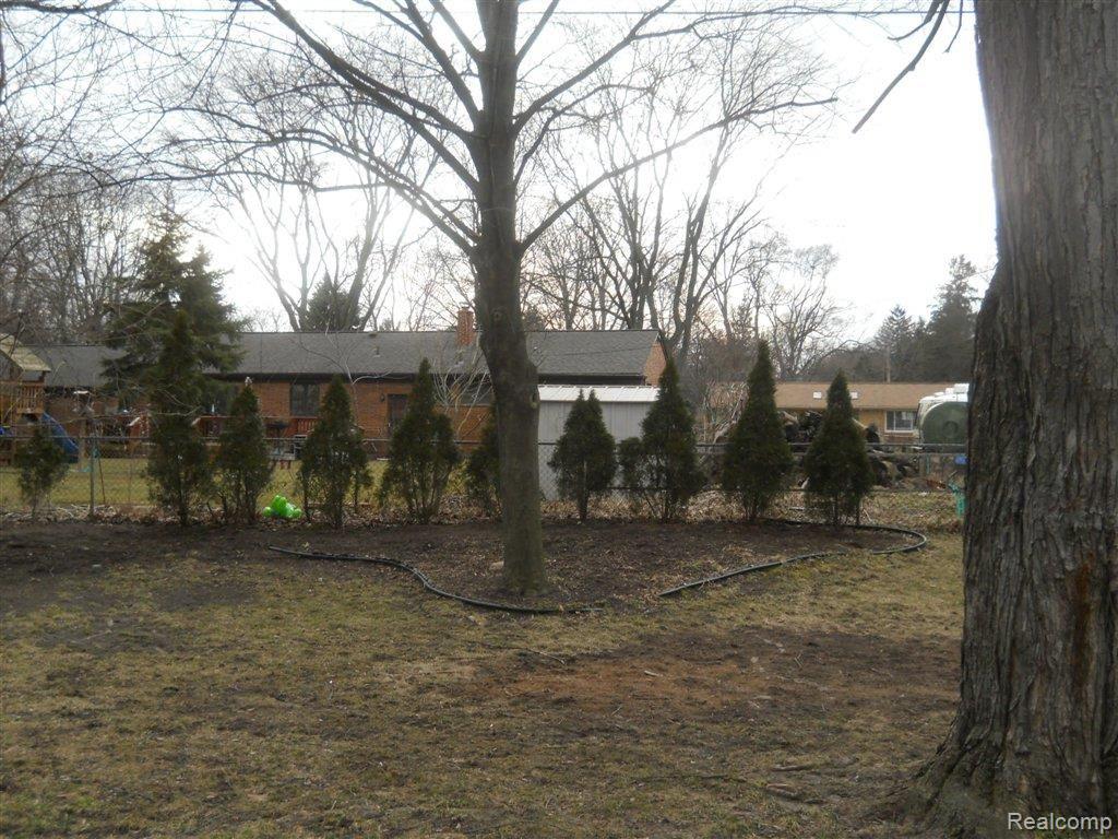 1751 Middle Trail Road Walled Lake, MI 48390 - Photo 17 of 24 066.JPG