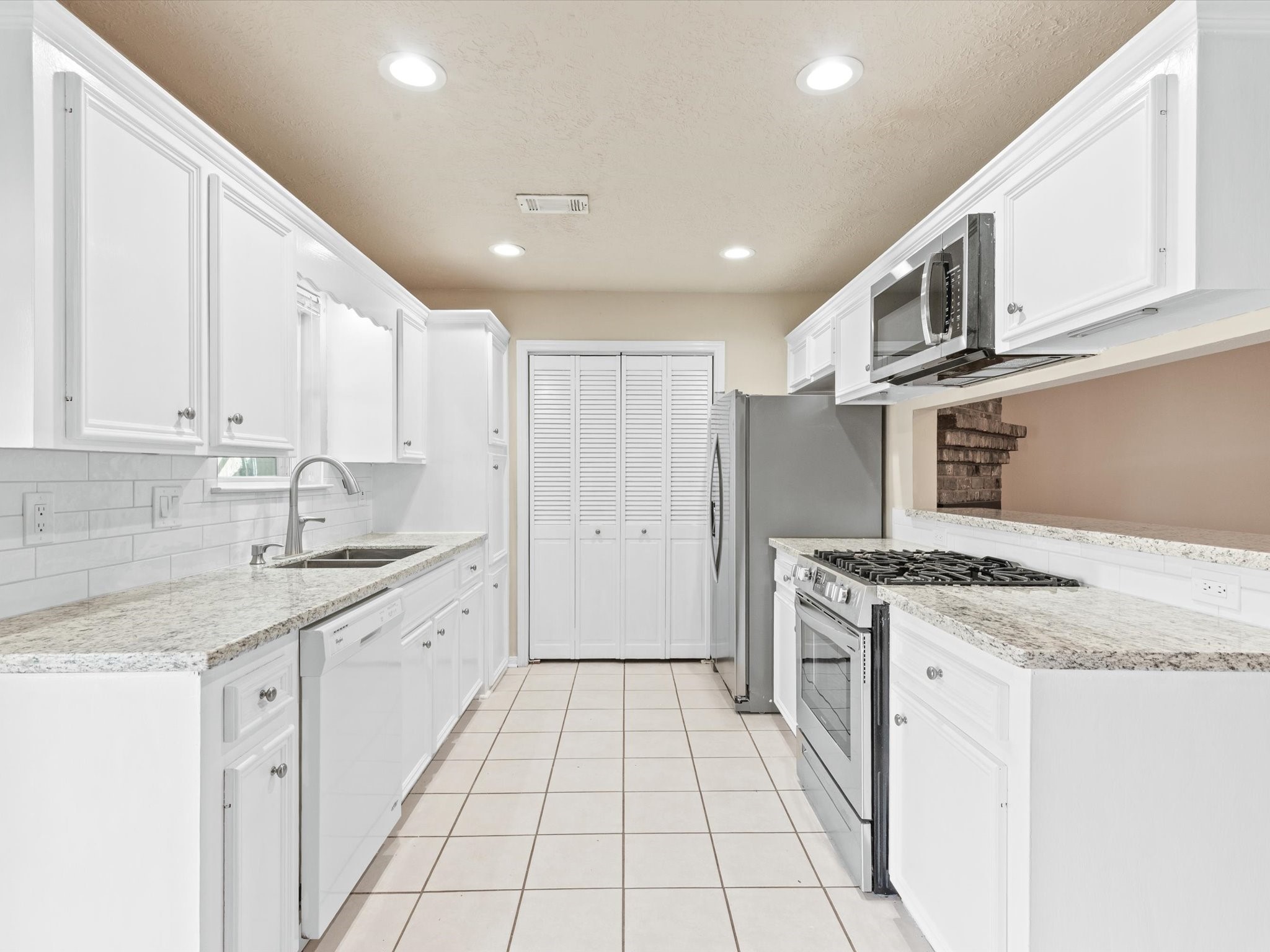 9811 Charter Ridge Drive Houston, TX 77070 - Photo 9 of 30