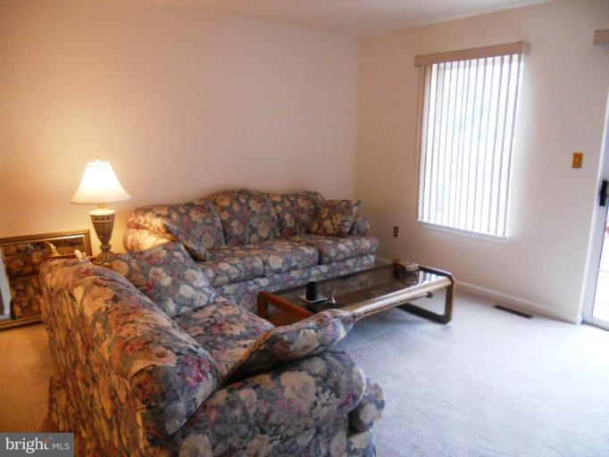 10955 Baskerville Road Reisterstown, MD 21136 - Photo 11 of 28 Living Room