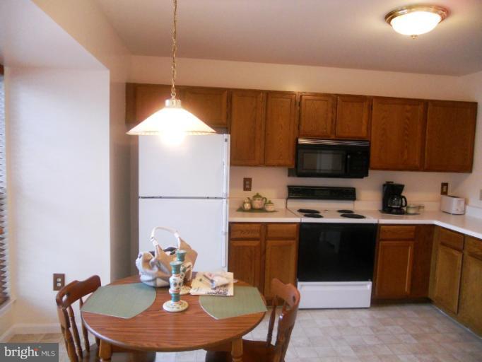 Eat-in Kitchen