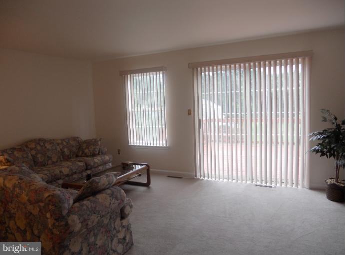 10955 Baskerville Road Reisterstown, MD 21136 - Photo 9 of 28 Living Room