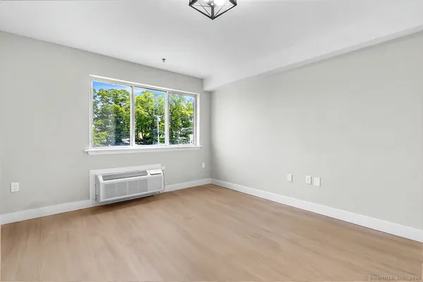 $1,895 | 135 Gold Star Highway, Unit 403, Groton, CT 06340