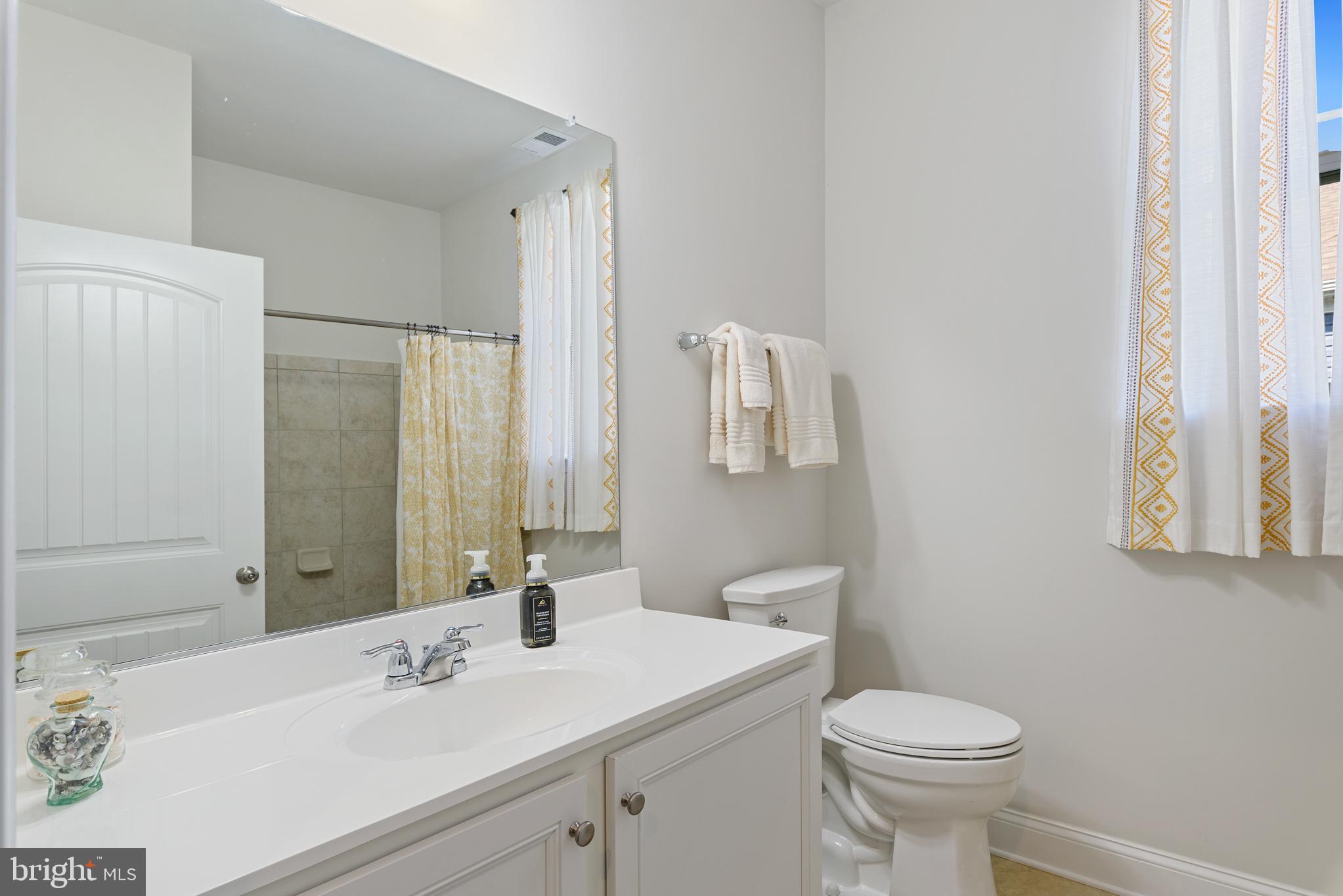 15352 Crape Myrtle Road Milton, DE 19968 - Photo 28 of 41 Main floor hall bath w/full tub/shower
