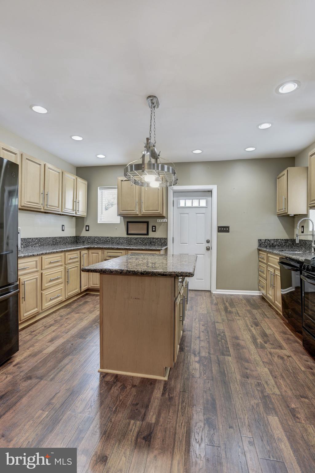 3337 Moravia Road Baltimore, MD 21214 - Photo 10 of 33 Center Island