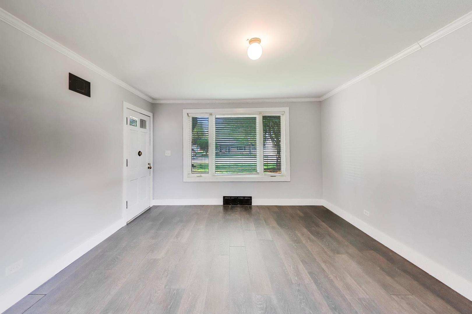 836 East Rockland Road Libertyville, IL 60048 - Photo 3 of 20