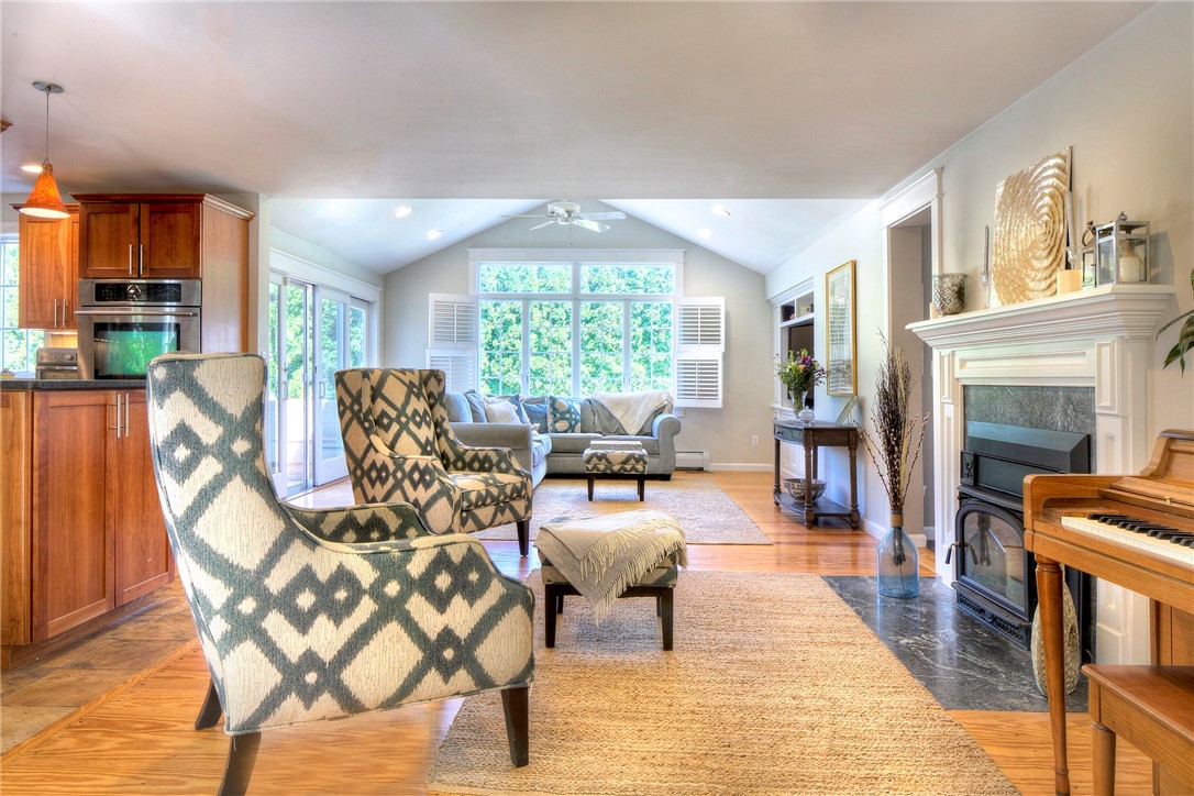 10 Acacia Road Bristol, RI 02809 - Photo 7 of 46