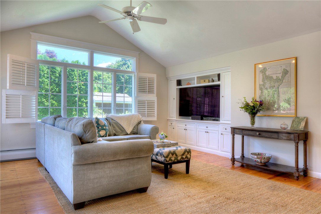 10 Acacia Road Bristol, RI 02809 - Photo 10 of 46