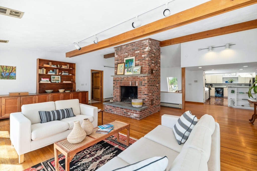 45-43 Englewood Road Gloucester, MA 01930 - Photo 3 of 37