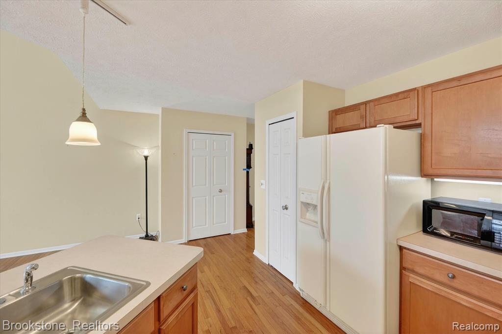 986 Spirea, Unit 44 Howell, MI 48843 - Photo 17 of 49