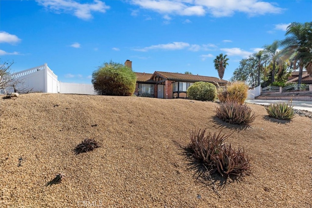 6942 Shadowood Street Riverside, CA 92506 - Photo 3 of 50