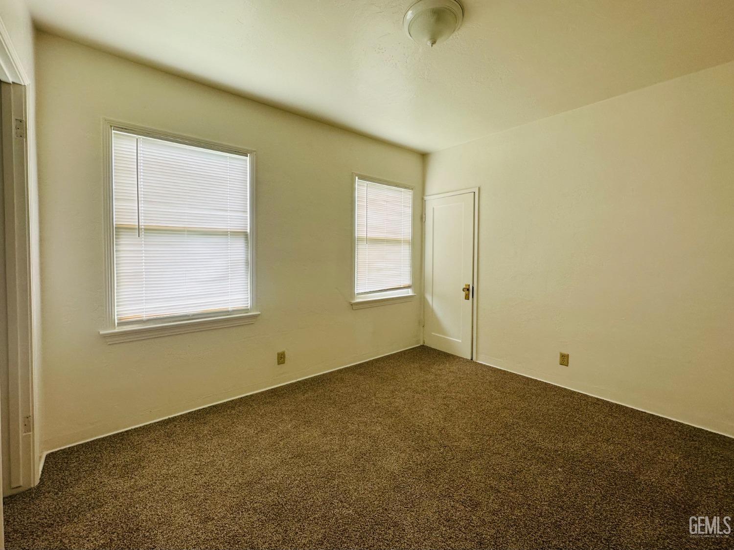 Undisclosed Address Bakersfield, CA 93308 - Photo 19 of 28 an empty room with windows