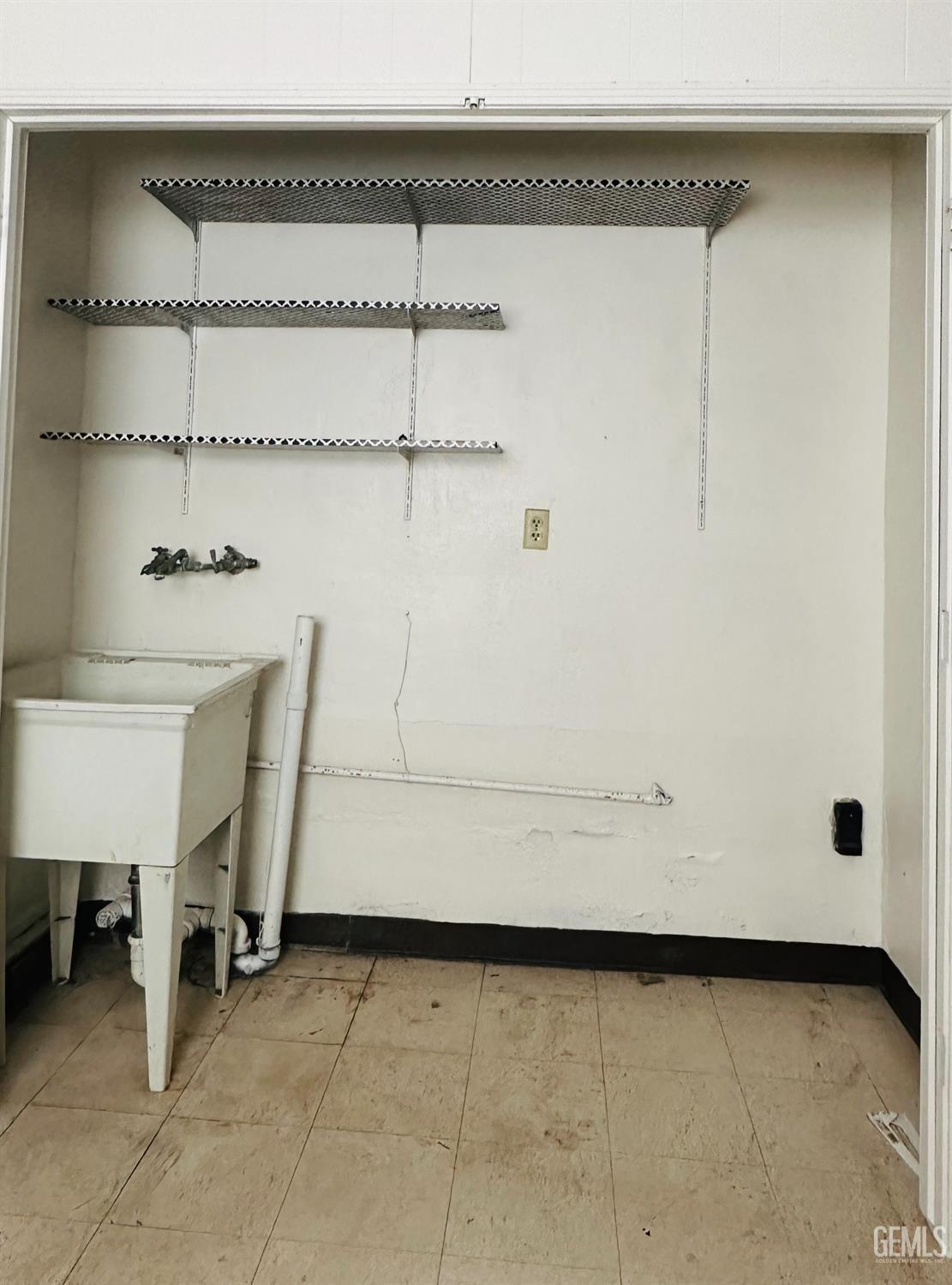 Undisclosed Address Bakersfield, CA 93308 - Photo 21 of 28 a view of a room with shelf