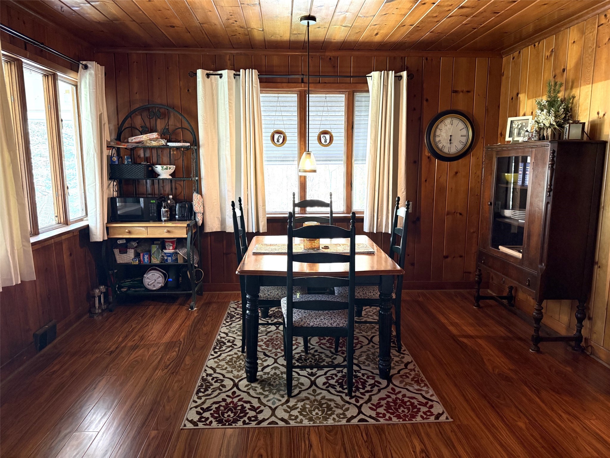 6750 West Ridge Road Fairview, PA 16415 - Photo 11 of 50 A Home for All Seasons - Have a Meal in the Cozy confines of Home