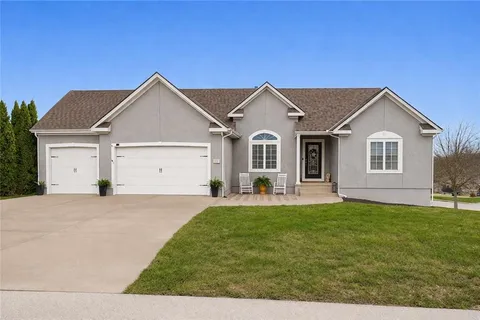 $425,000 | 906 Northwest Magnolia Lane, Grain Valley, MO 64029