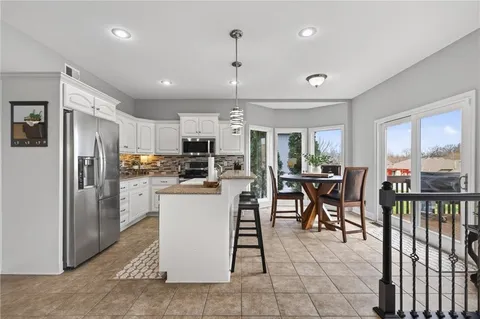 $425,000 | 906 Northwest Magnolia Lane, Grain Valley, MO 64029