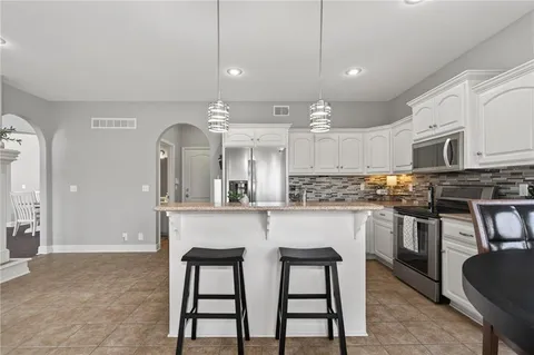 $425,000 | 906 Northwest Magnolia Lane, Grain Valley, MO 64029