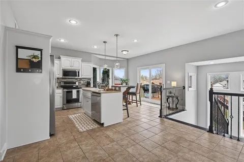 $425,000 | 906 Northwest Magnolia Lane, Grain Valley, MO 64029