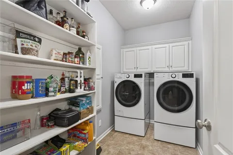 $425,000 | 906 Northwest Magnolia Lane, Grain Valley, MO 64029