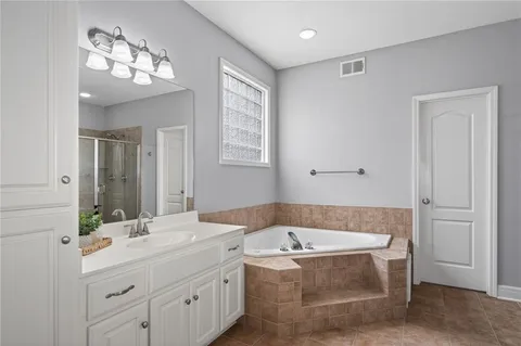 $425,000 | 906 Northwest Magnolia Lane, Grain Valley, MO 64029