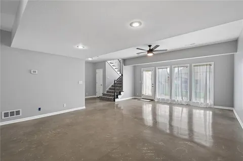 $425,000 | 906 Northwest Magnolia Lane, Grain Valley, MO 64029