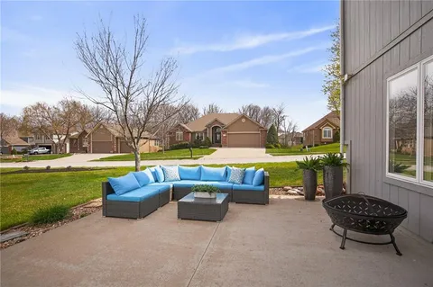 $425,000 | 906 Northwest Magnolia Lane, Grain Valley, MO 64029