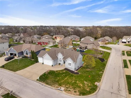 $425,000 | 906 Northwest Magnolia Lane, Grain Valley, MO 64029