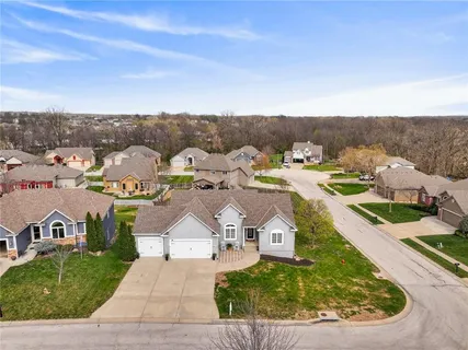 $425,000 | 906 Northwest Magnolia Lane, Grain Valley, MO 64029