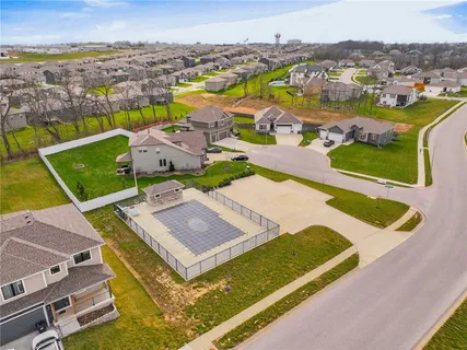 $425,000 | 906 Northwest Magnolia Lane, Grain Valley, MO 64029